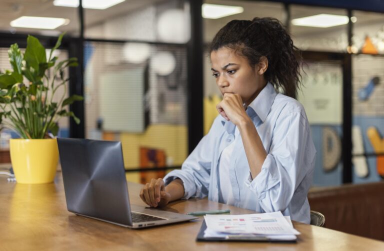 side-view-woman-working-office-with-laptop